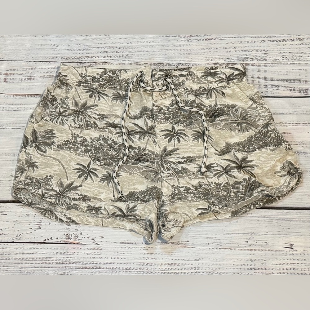 VOLCOM Shorts Womens Size M(8) Beach Tropical Palm Tree All Over Print Viscose